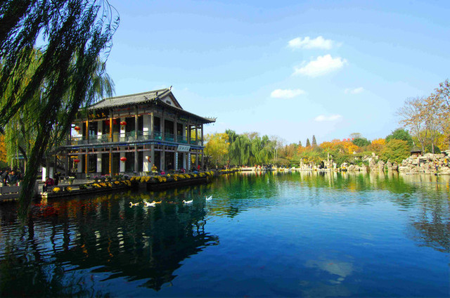 大明湖深度游，巷弄美食秘境探索
