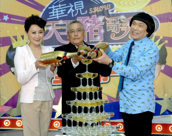 豬哥亮陳亞蘭最新動(dòng)態(tài)揭秘，小巷美食寶藏大揭秘！