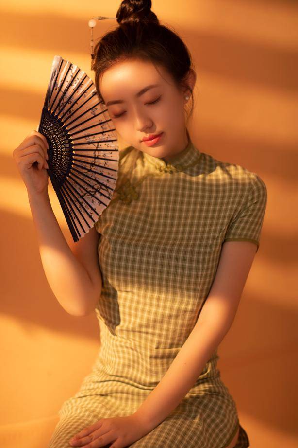 女演員古箏，與自然美景的邂逅，探尋內(nèi)心平和之聲