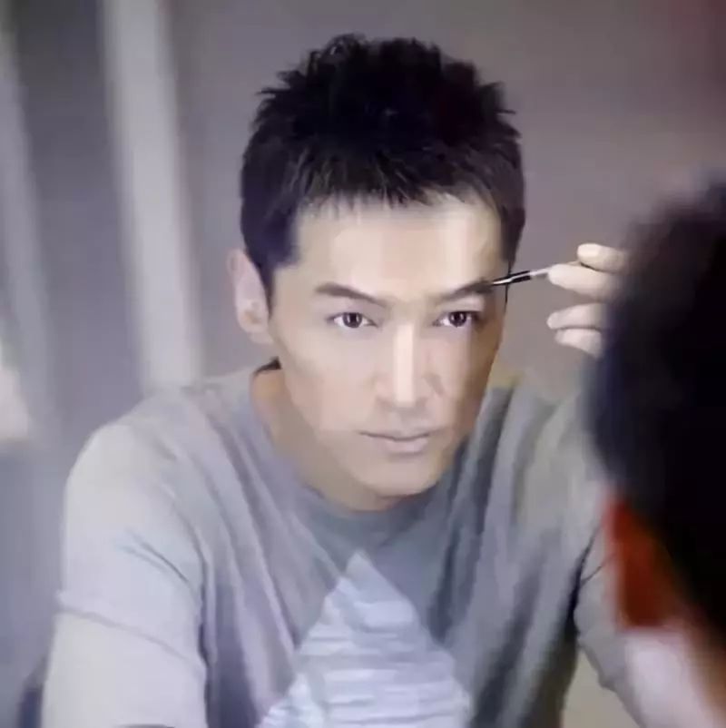 男明星與同性戀話題，理解與尊重的步驟指南