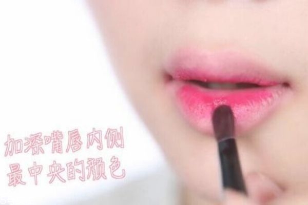 最新口紅涂法教程，輕松打造完美唇妝技巧