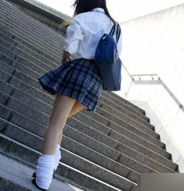 最新女校服，時(shí)代變遷中的校園風(fēng)尚標(biāo)志